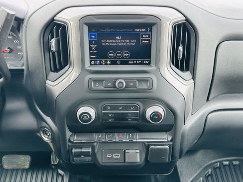 Used 2024 GMC Sierra 2500 Pro w/ Convenience Package image 15