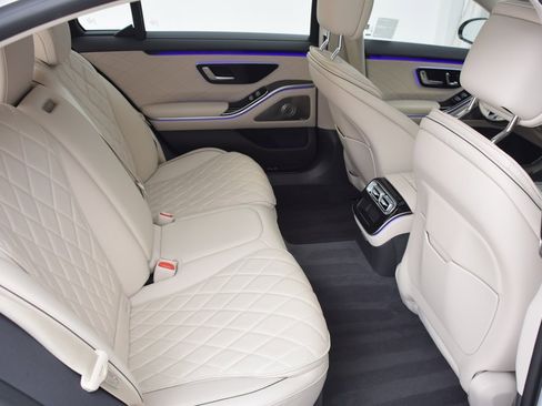 Certified 2025 Mercedes-Benz S 580 4MATIC Sedan image 21