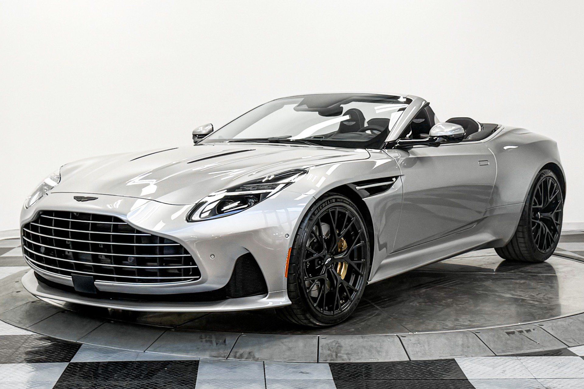 Used 2025 Aston Martin DB12 Convertible RWD image 5