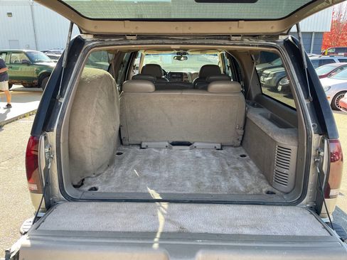 Used 1999 Chevrolet Suburban 2500 w/ Preferred Equipment Group 3 image 20