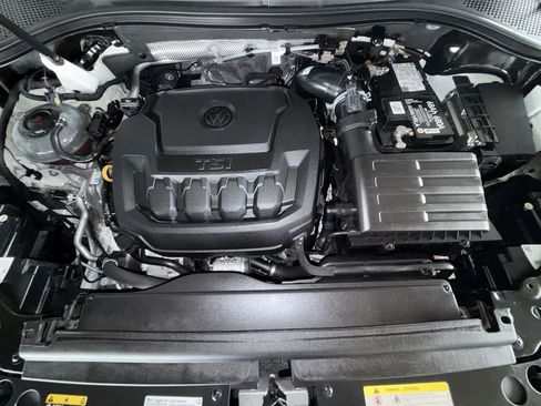 Certified 2023 Volkswagen Tiguan SE FWD image 12