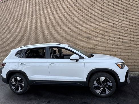 New 2026 Volkswagen Taos SE AWD/4WD image 5