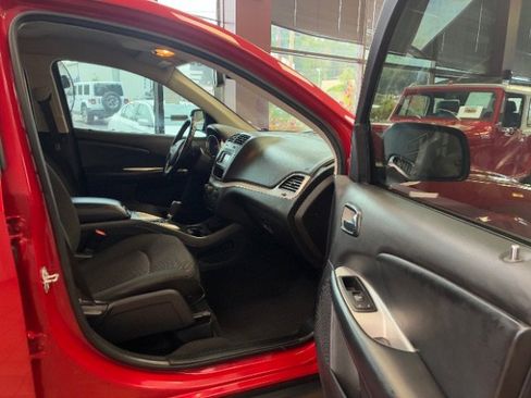 Used 2020 Dodge Journey SE w/ SE Popular Equipment Group image 27