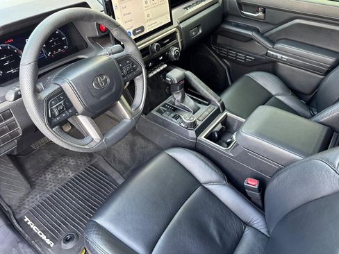 Used 2024 Toyota Tacoma TRD Off-Road AWD/4WD image 4