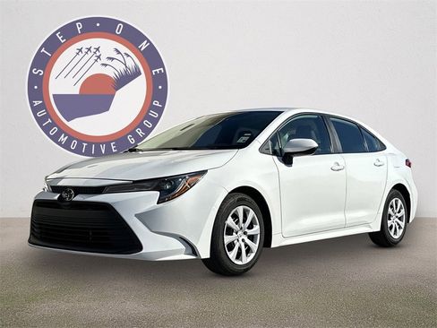 Used 2024 Toyota Corolla LE image 2