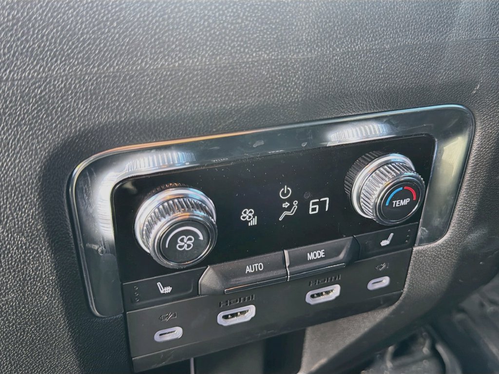 Used 2024 GMC Yukon SLT w/ SLT Luxury Package RWD image 27