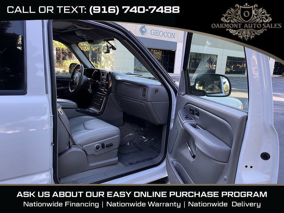 Used 2005 GMC Sierra 1500 Denali w/ Safe And Sound Package AWD/4WD image 16