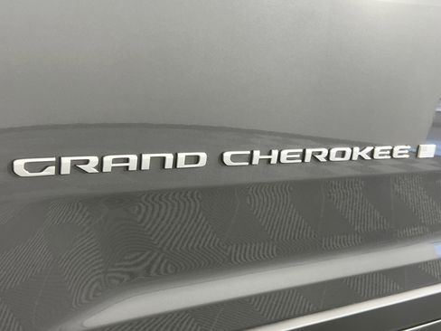 New 2025 Jeep Grand Cherokee Limited image 35
