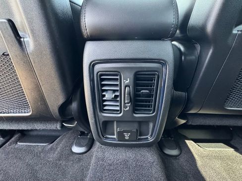 Used 2022 Jeep Grand Cherokee Altitude AWD/4WD image 32