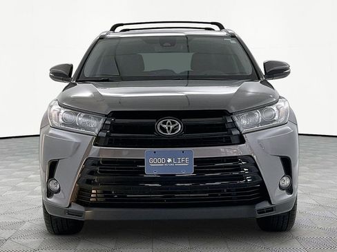 Used 2018 Toyota Highlander SE image 2