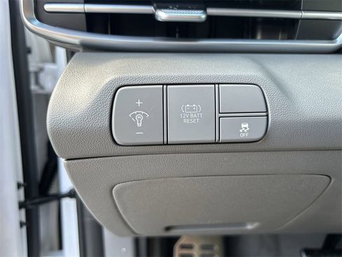 New 2025 Hyundai Elantra SEL image 24