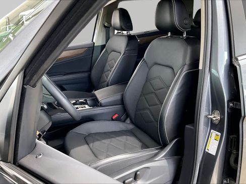 Used 2024 Volkswagen Atlas SE FWD image 8