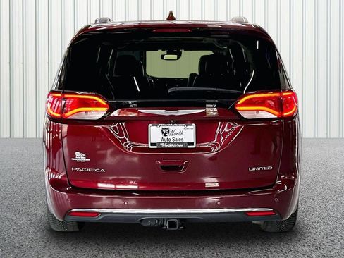 Used 2017 Chrysler Pacifica Limited FWD image 5