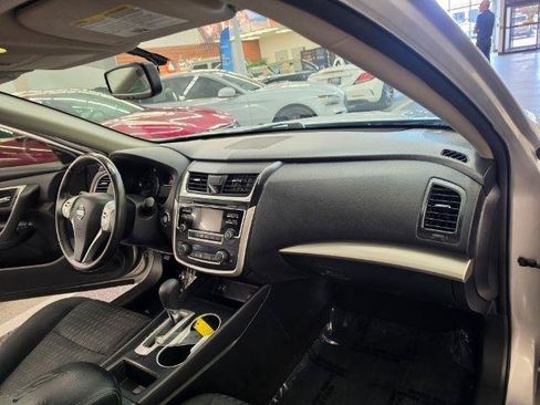 Used 2016 Nissan Altima 2.5 SV w/ Convenience Package FWD image 13