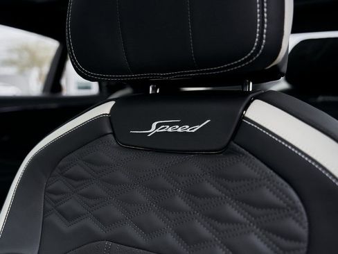 Used 2025 Bentley Flying Spur Plug-In Hybrid image 49