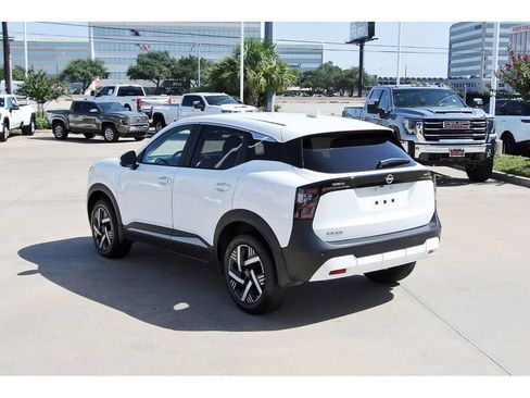 Used 2025 Nissan Kicks SV FWD image 4