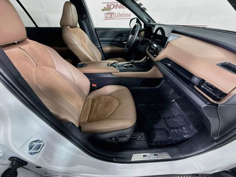 Certified 2025 Toyota Grand Highlander AWD Hybrid image 34
