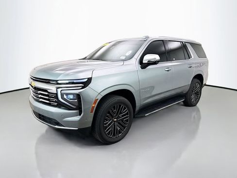 Used 2025 Chevrolet Tahoe Premier AWD/4WD image 3
