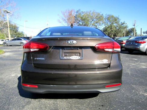 Used 2017 Kia Forte LX w/ LX Popular Package image 6