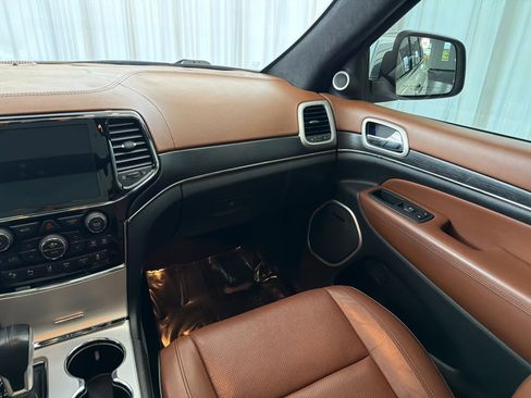 Used 2021 Jeep Grand Cherokee Summit AWD/4WD image 29