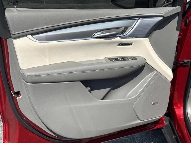 Used 2025 Cadillac XT5 Premium Luxury w/ Technology Package AWD/4WD image 11