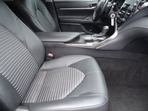 Used 2021 Toyota Camry SE image 12
