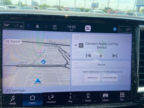 Used 2022 Chrysler Pacifica Touring-L w/ Uconnect Theater Family Group FWD image 24