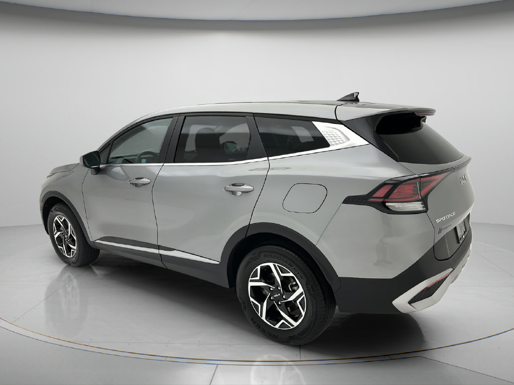 Used 2024 Kia Sportage LX AWD/4WD image 4