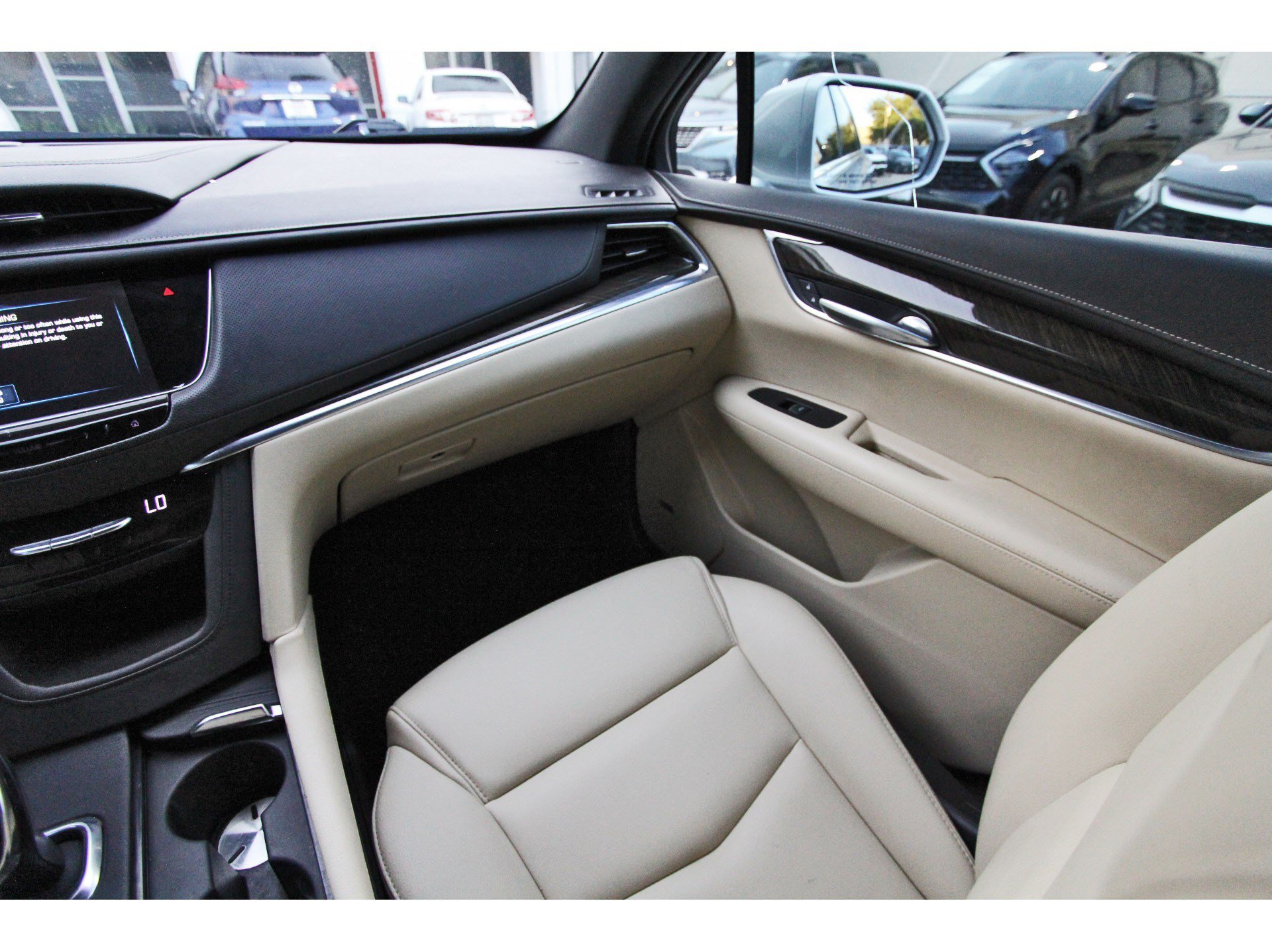 Used 2018 Cadillac XT5 FWD image 13
