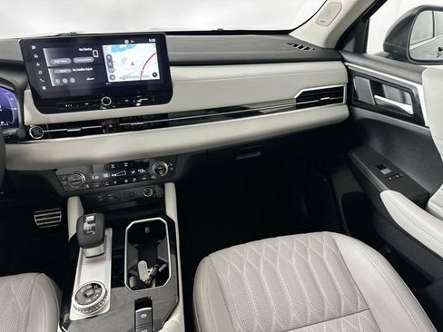 Used 2025 Mitsubishi Outlander AWD image 28