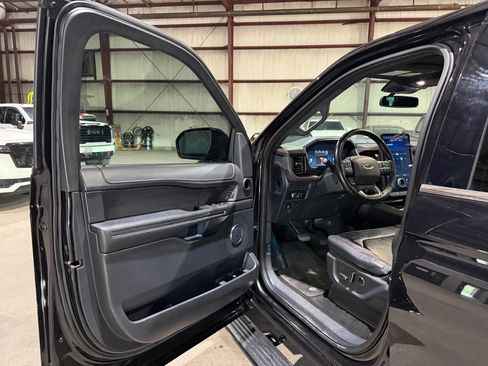 Used 2022 Ford Expedition Max Limited AWD/4WD image 12