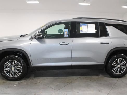 Used 2024 Chevrolet Traverse LT image 6