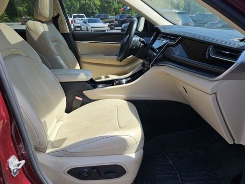 Used 2022 Jeep Grand Cherokee L Limited w/ Luxury Tech Group II RWD image 15