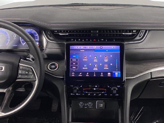 Used 2023 Jeep Grand Cherokee Limited AWD/4WD image 20
