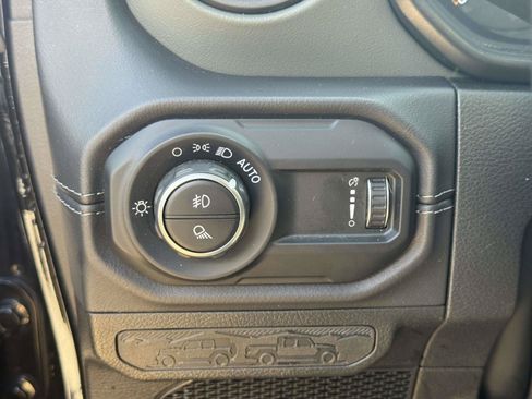 Used 2024 Jeep Gladiator Mojave AWD/4WD image 19