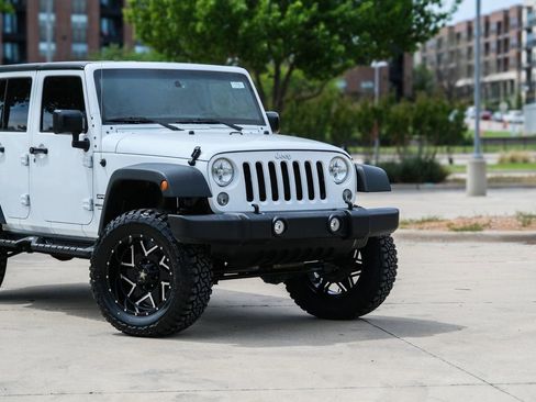 Used 2017 Jeep Wrangler Unlimited Sport w/ Quick Order Package 24S AWD/4WD image 3