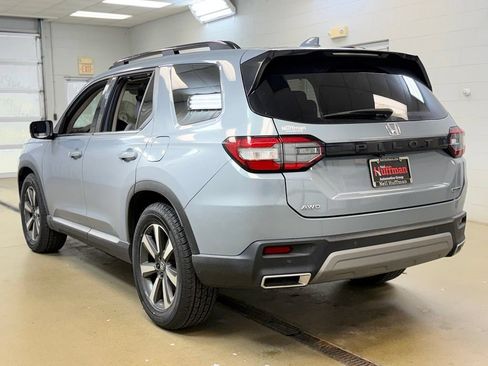 Used 2025 Honda Pilot Touring image 7