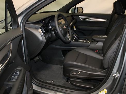 New 2025 Cadillac XT6 Luxury image 4