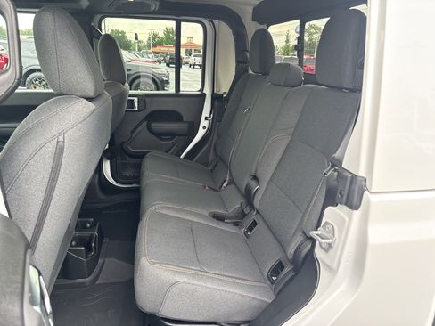 Used 2025 Jeep Gladiator Sport AWD/4WD image 30