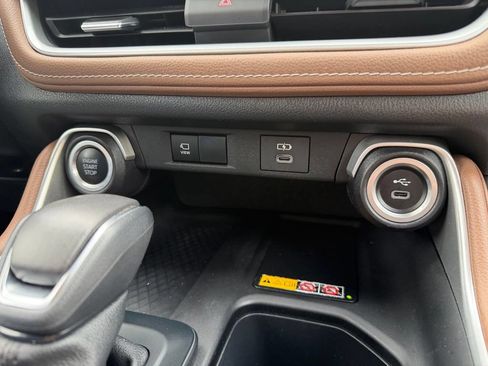 Used 2024 Toyota Grand Highlander AWD image 18