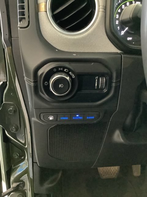 Used 2024 Jeep Wrangler Unlimited Sahara AWD/4WD image 23