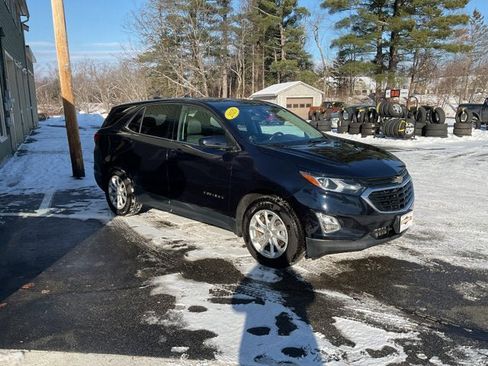 Used 2020 Chevrolet Equinox LT w/ Driver Convenience Package image 4