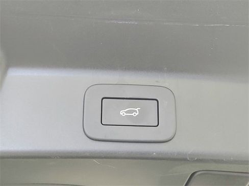 Used 2025 Jaguar F-PACE R-Dynamic S image 34