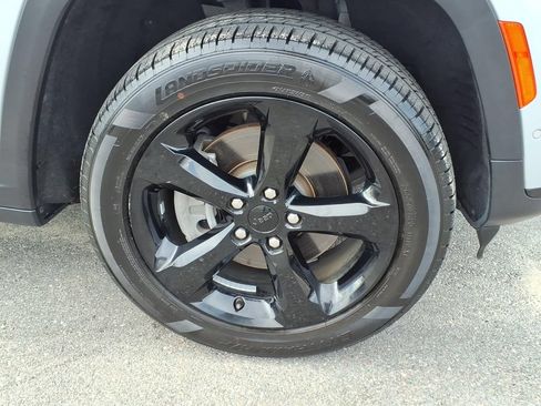 Used 2023 Jeep Grand Cherokee L Limited w/ Luxury Tech Group II RWD image 9