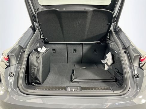 Certified 2025 Porsche Macan Turbo Electric AWD/4WD image 39