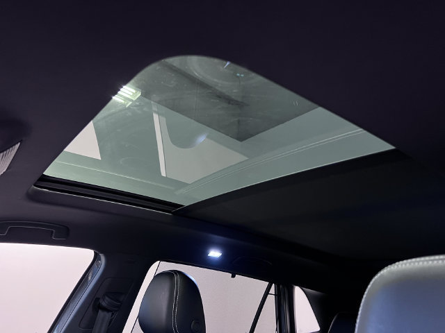 Certified 2024 Volkswagen Atlas Cross Sport SE w/ Panoramic Sunroof Package FWD image 29