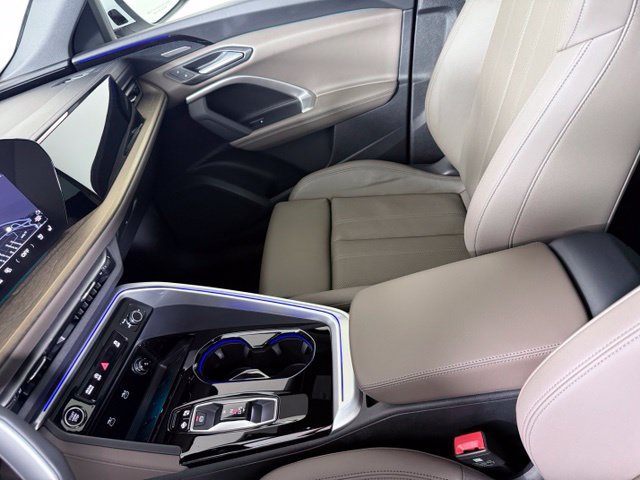 Certified 2025 Audi Q5 Premium Plus w/ Premium Plus AWD/4WD image 17