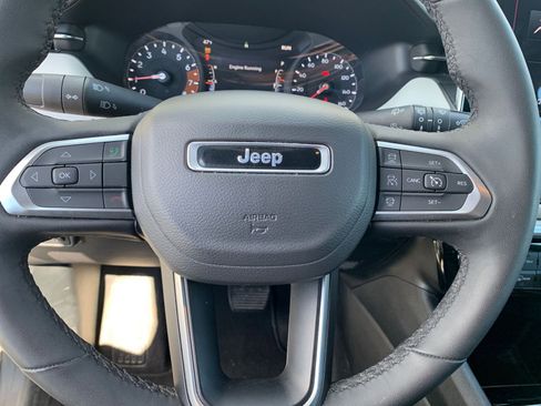 Used 2025 Jeep Compass Limited image 29