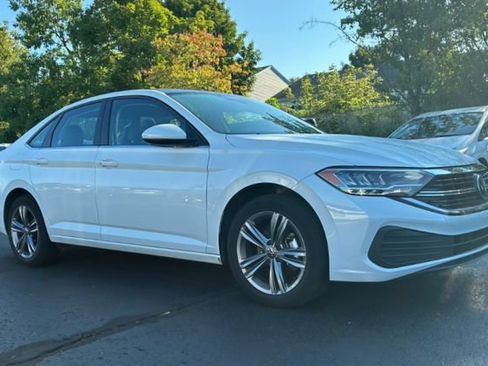 Used 2022 Volkswagen Jetta SE FWD image 3