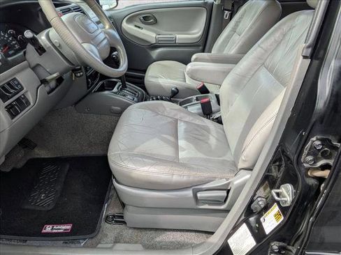 Used 2004 Chevrolet Tracker LT image 14